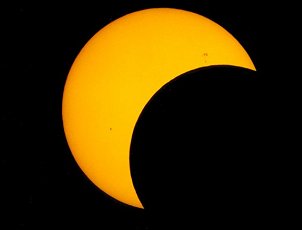 Photo taken through Sky-Watcher 707AZ2 (Mercury-707), a 2X Barlow, photographic solar filter, at f/22 for 1/125 second, Motophoto 100 ISO print film.